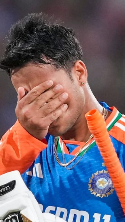 Cricketer, Abhishek Sharma, Abhishek Sharma misbehaved, Delhi airport, Abhishek Sharma missed flight, India vs England T20 Series, IND vs ENG T20
