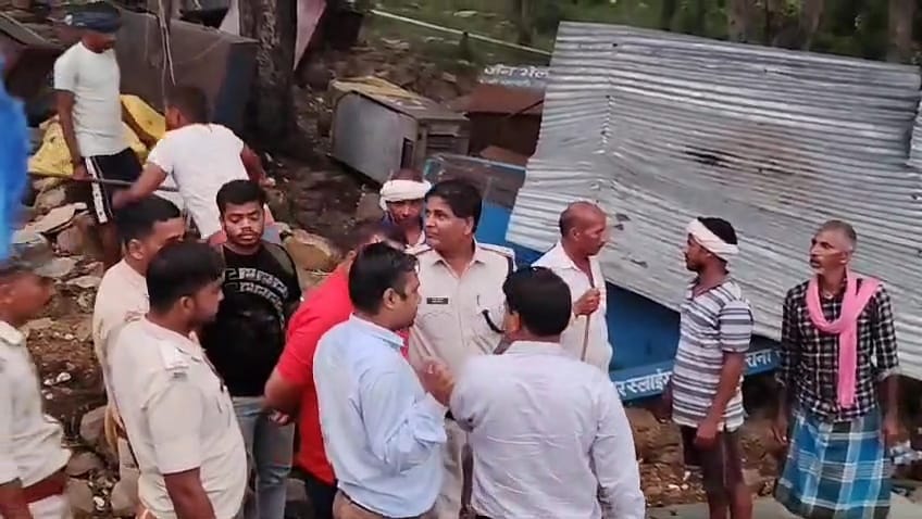 Bihar News: Illegal shop removed from Ratnagiri hill of Rajgir