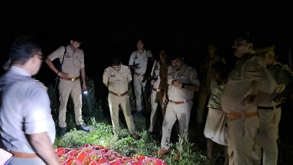 A woman murdered in Asandra thana in Barabanki.