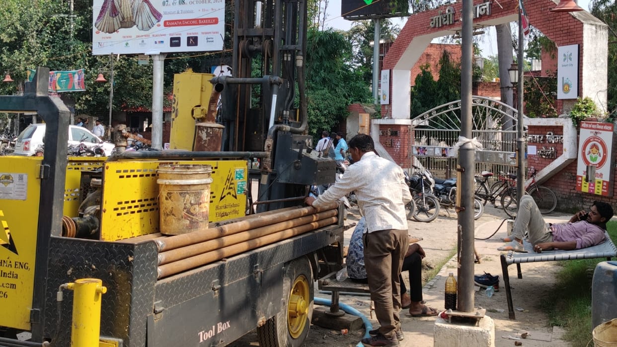 experts team came to Bareilly to test the strength of the ground for the metro project