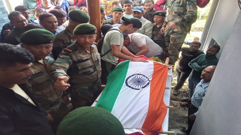 Army soldier dies in collision between bike and scooter in pithoragarh