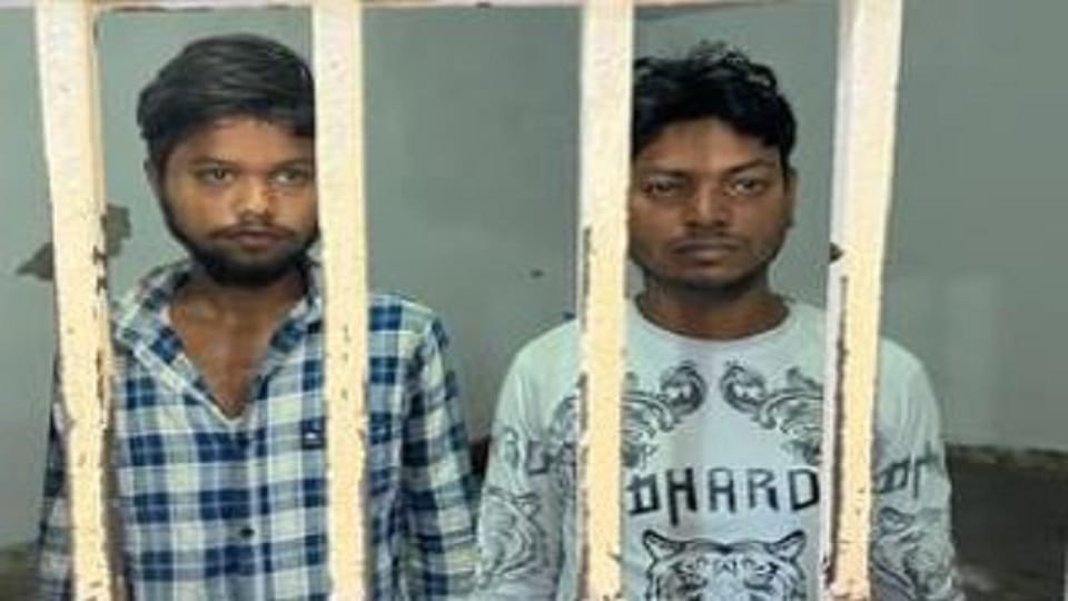 Had to get his father treated under compulsion he became a criminal artisan grabbed silver worth lakhs Police