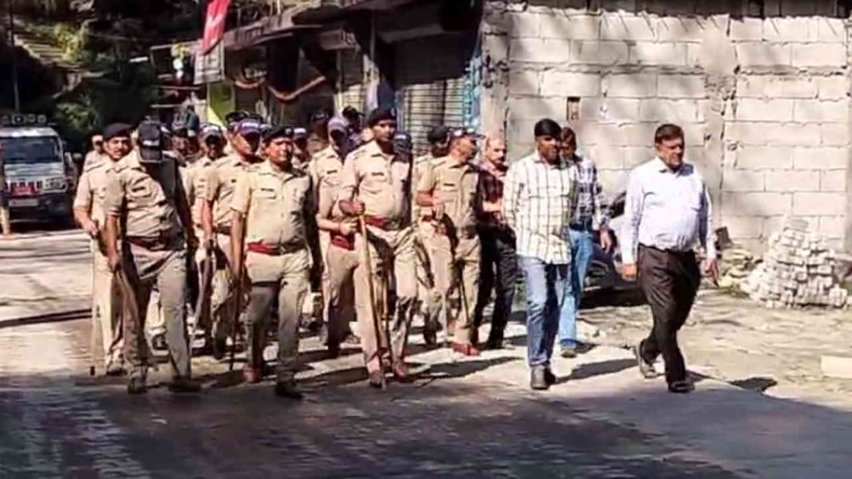 Misdeed Accused minor Girl and making obscene video viral arrested tension in Tharali Chamoli PAC deployed