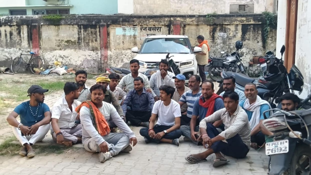 Pump operators showed attitude in varanasi stopped car of AE matter of reduced wages