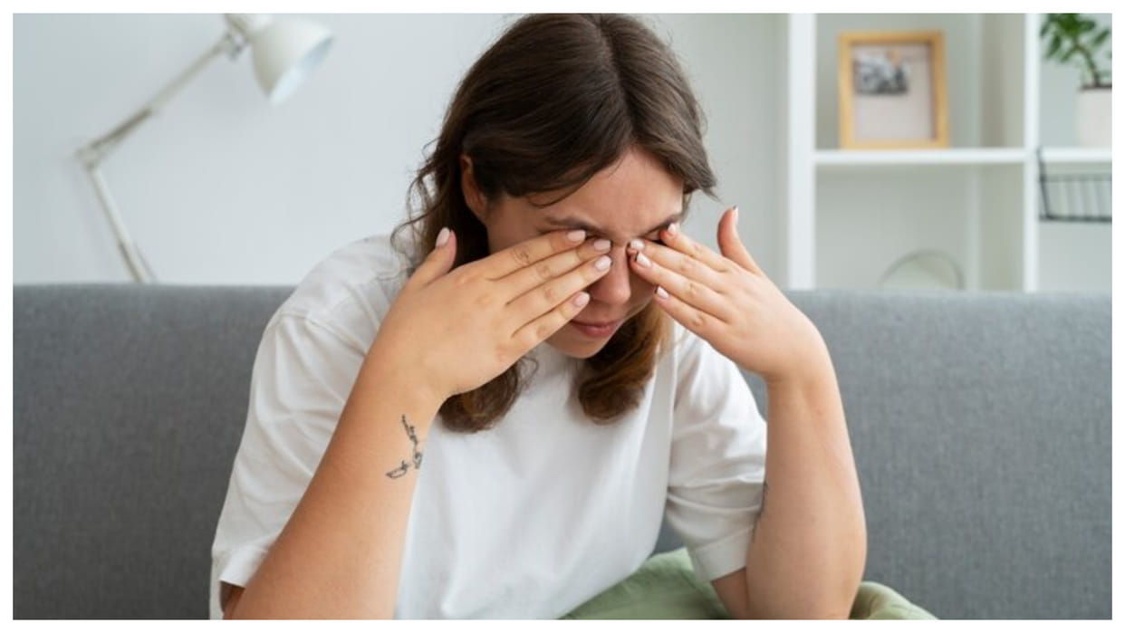 what does it mean if right eye twitches for female and male according to samudrik shastra