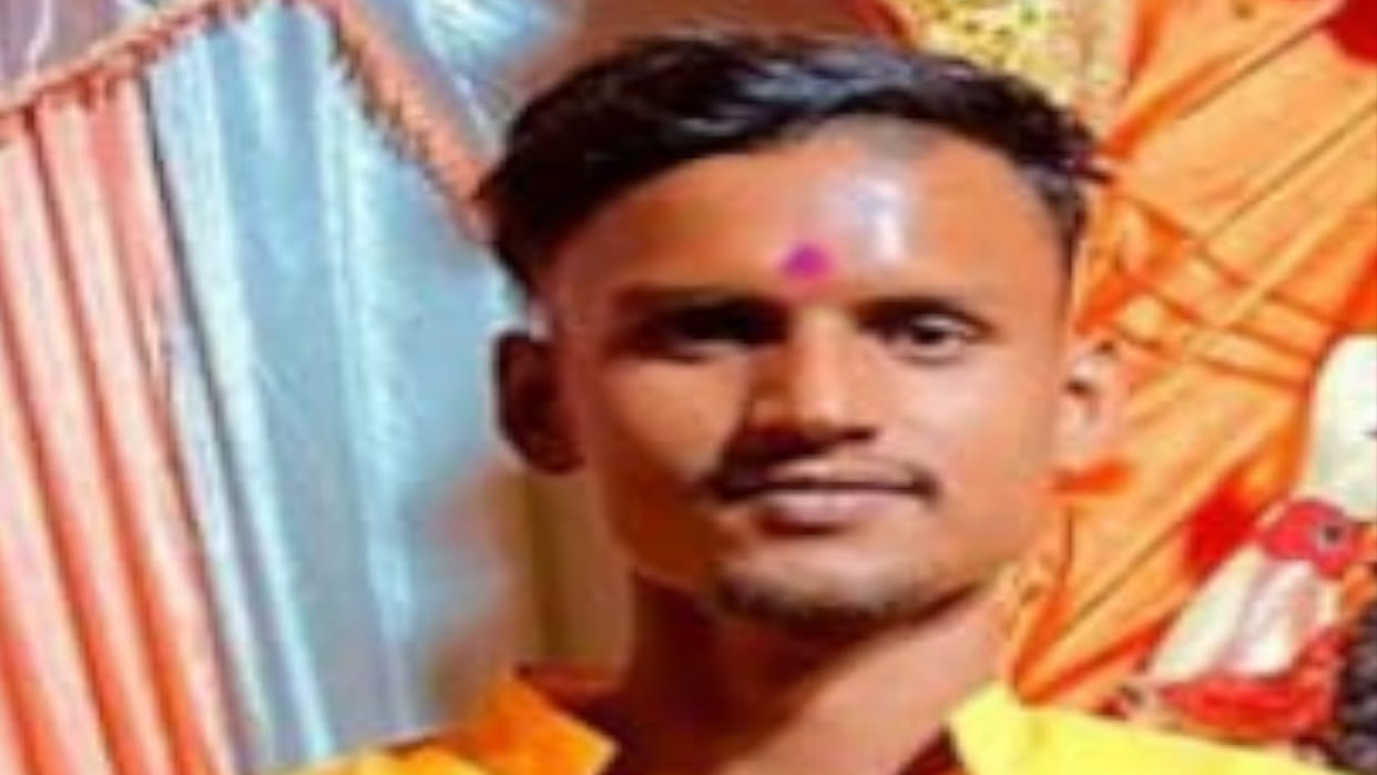 A case of honor killing has come to light in Gorakhpur, the lover was beaten to death.