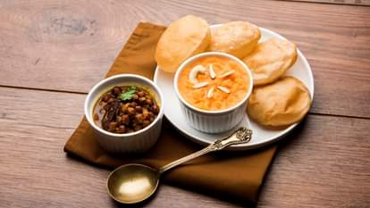 नवमी पूजा के लिए ऐसे तैयार करें हलवा-पूड़ी और चना