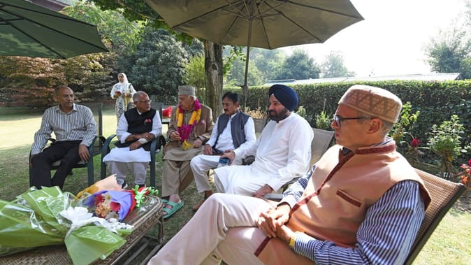 जम्मू कश्मीर में आज इस बैठक में मुख्यमंत्री के नाम का हो सकता है एलान , उमर अब्दुल्लाह पर बन सकती है सहमति