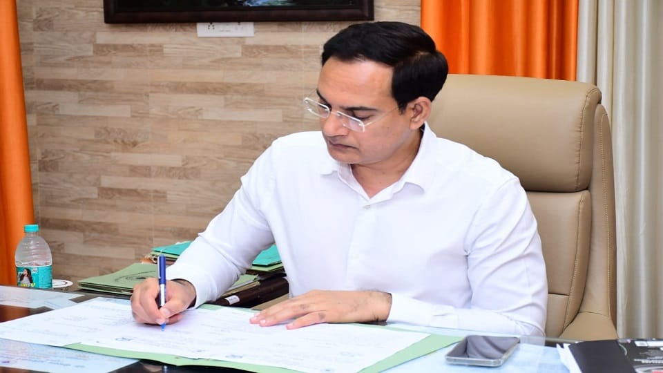 Agra University's new Registrar Rajesh Kumar took charge told these priorities