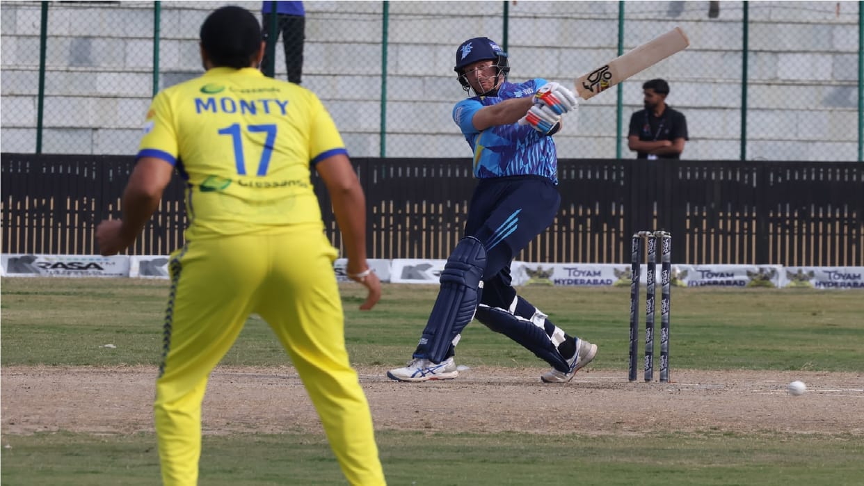 Legends League Cricket After 38 years cricket lovers saw international players playing on field in kashmir val