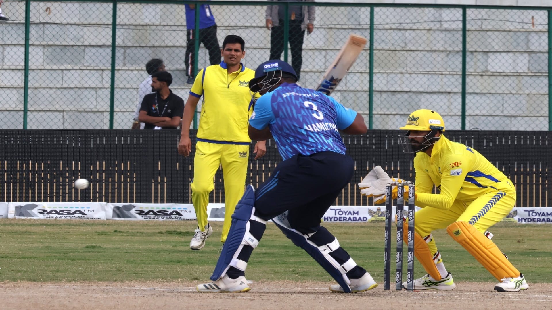 Legends League Cricket After 38 years cricket lovers saw international players playing on field in kashmir val