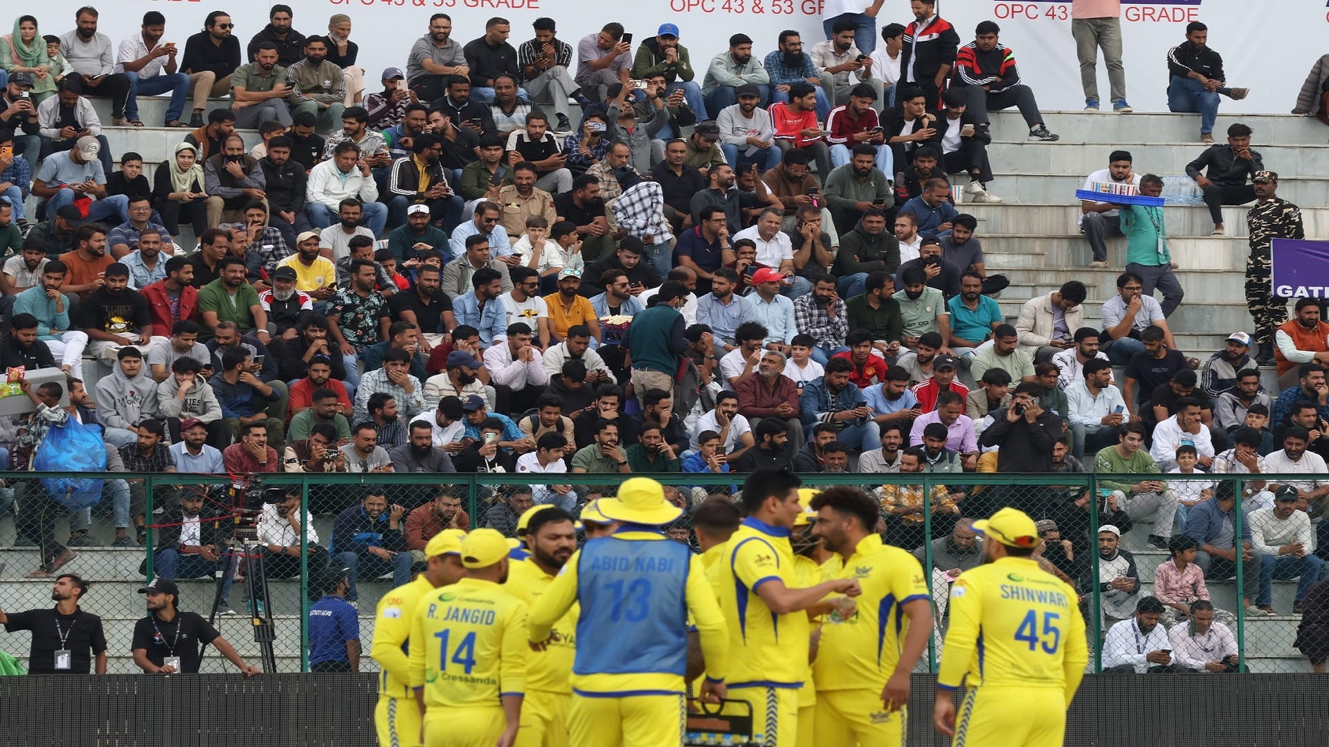 Legends League Cricket After 38 years cricket lovers saw international players playing on field in kashmir val
