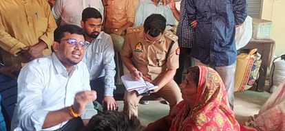 Vivek kidnapping murder case in jaunpur angry people blocked road and protest