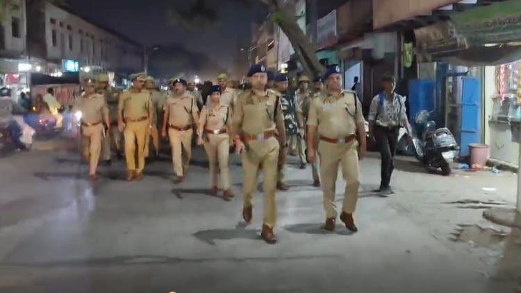 खबर शहर , पैगंबर मोहम्मद साहब पर आपत्तिजनक टिप्पणी: मथुरा पहुंचे आईजी दीपक कुमार की अपील, कहा- सौहार्द बनाए रखें – INA