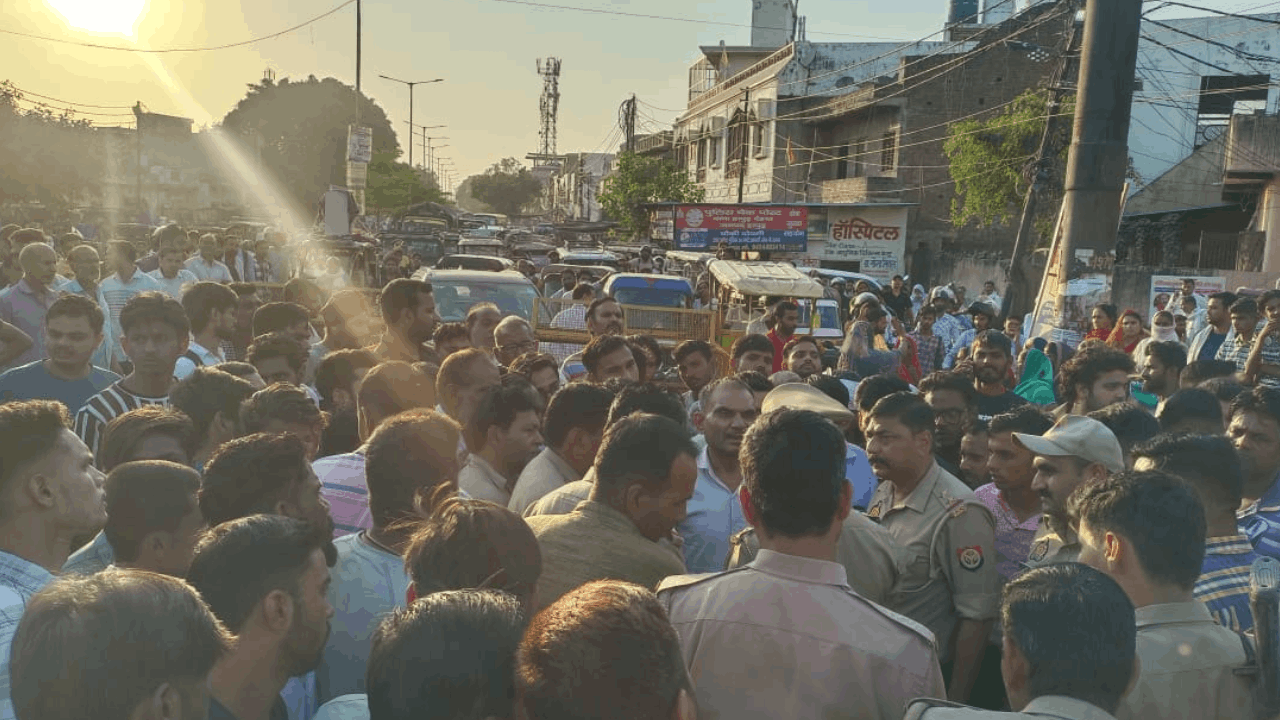 Newly married woman dies due to electric shock in Hapur Garh