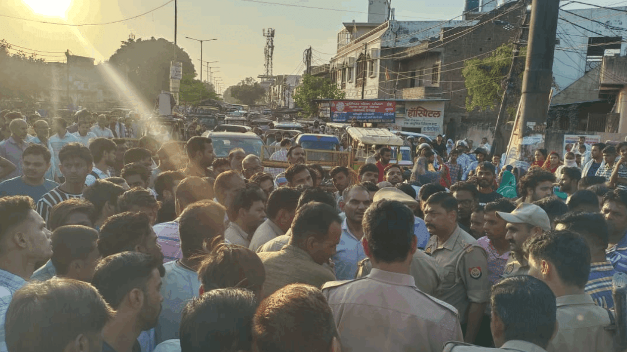 Newly married woman dies due to electric shock in Hapur Garh