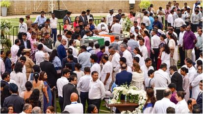 Crowd gathered to see Ratan Tata for the last time, from Home Minister to Ambani came to bid him last farewell