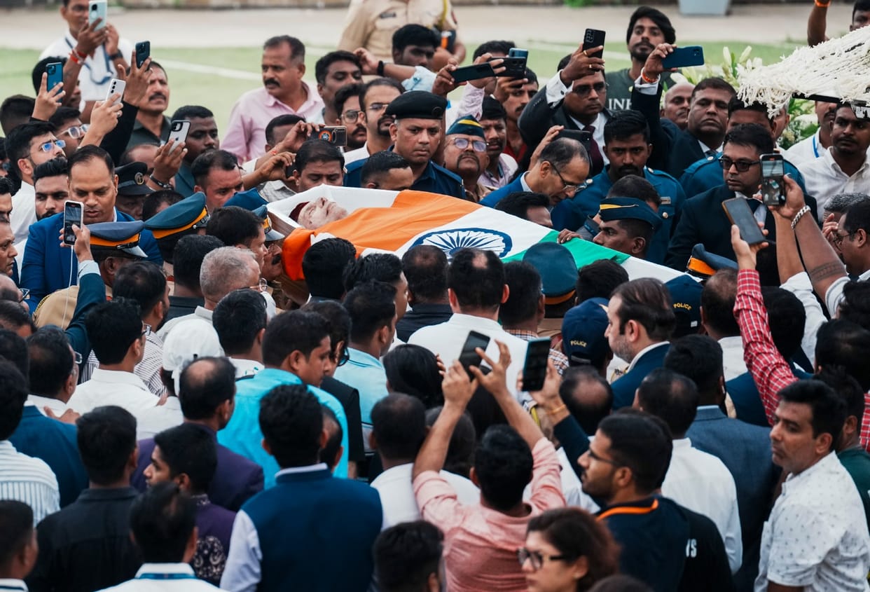 Ratan Tata Death Live Updates Tata Group Corporate World Mourns Tata Demise Know Age Career Last Rites