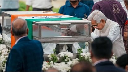 Crowd gathered to see Ratan Tata for the last time, from Home Minister to Ambani came to bid him last farewell