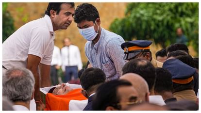 Ratan Tata Death Live Updates Tata Group Corporate World Mourns Tata Demise Know Age Career Last Rites