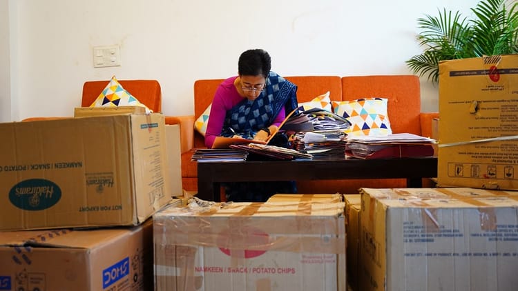 Chief Minister Residence Sealed In Delhi News Cm Atishi Was Seen Working Amidst Packed Luggage – Amar Ujala Hindi News Live