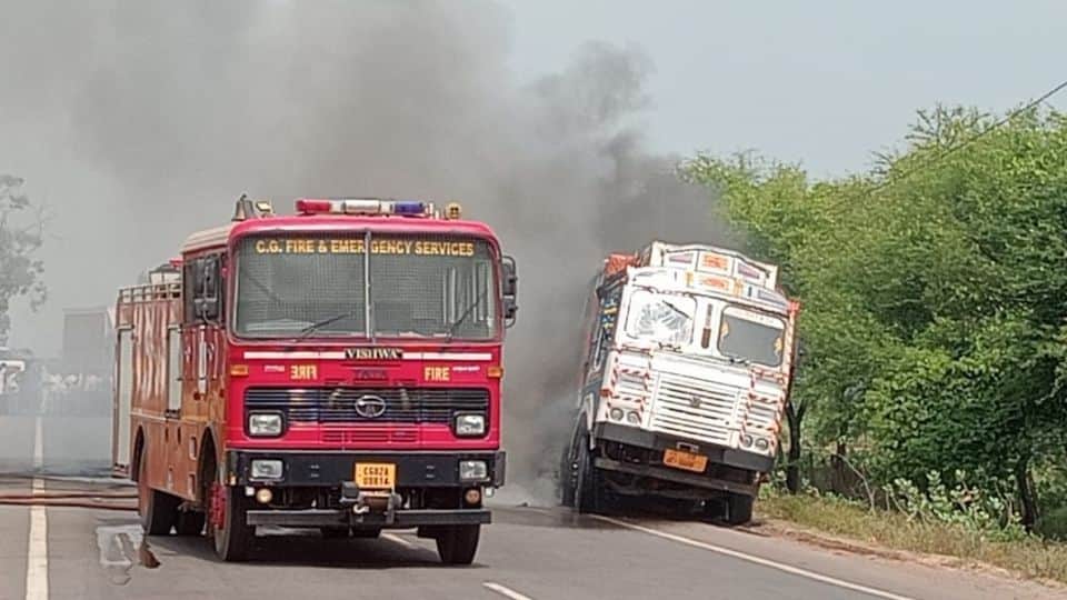 ट्रक में लगी आग