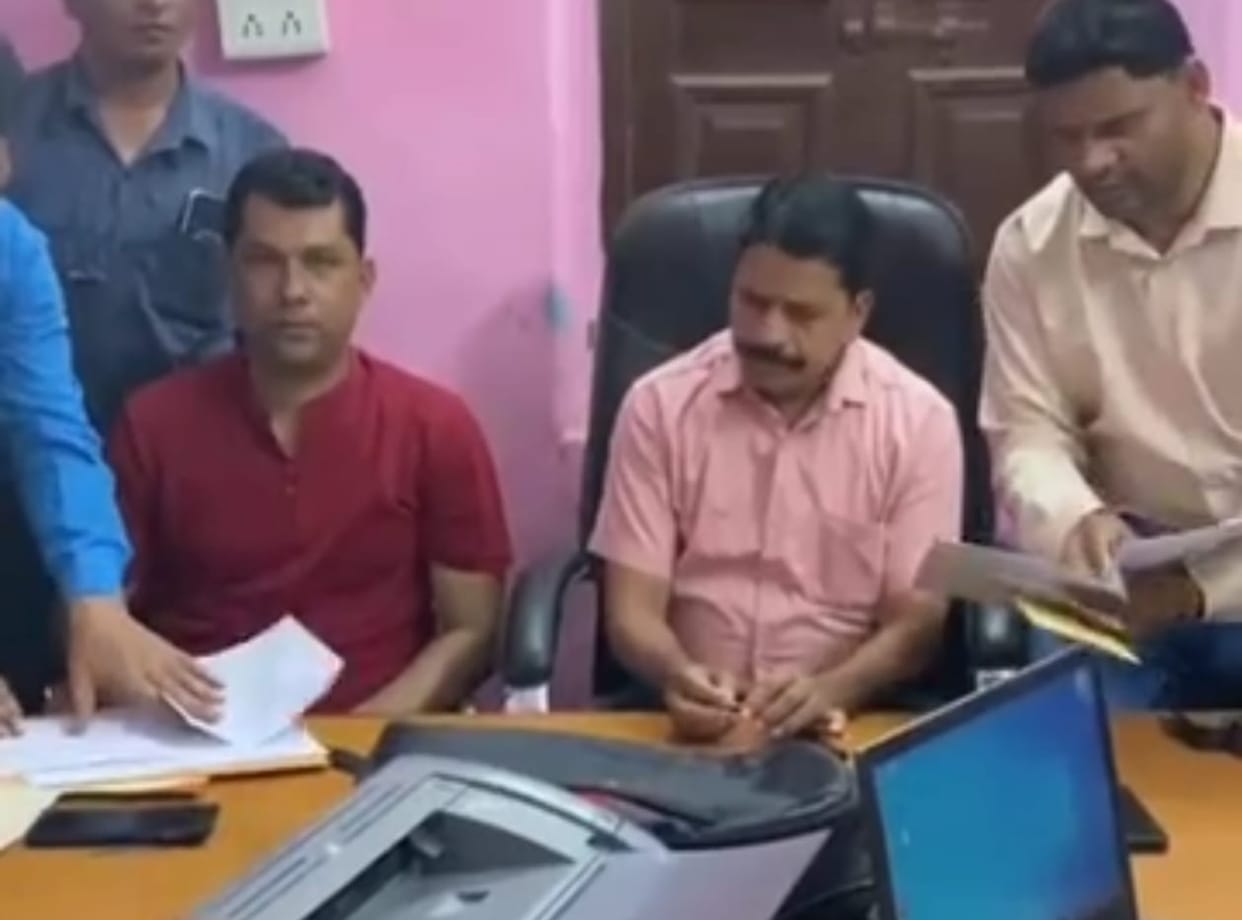 Indore: Panchayat coordinator in Mhow had asked for a bribe of two thousand rupees for a contract, caught red