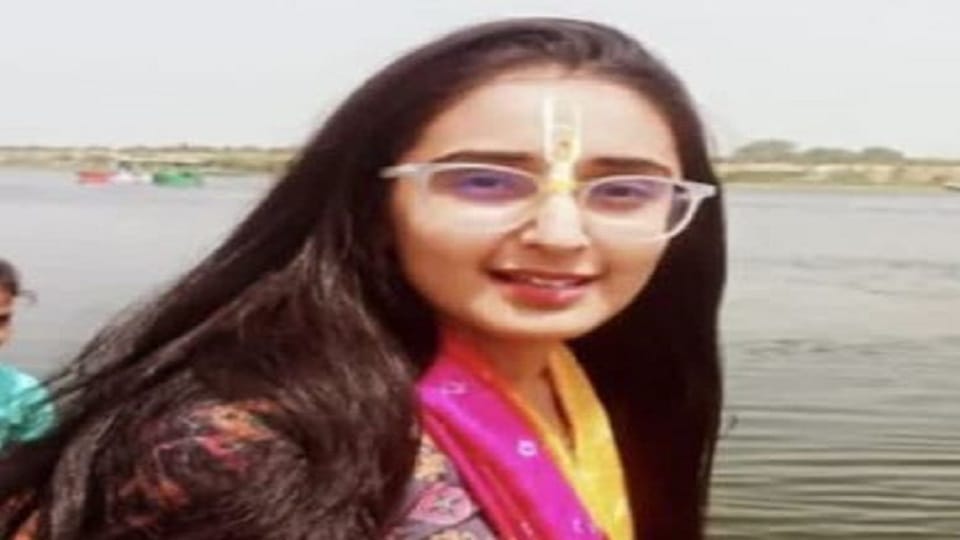 Dead body of girl found in hotel room in lalkuan