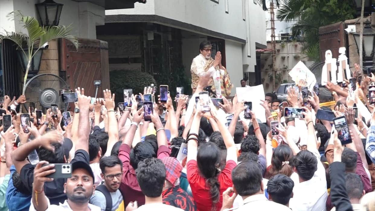 Amitabh Bachchan 82 birthday fans gathered outside jalsa at juhu to wish him birthday see pics