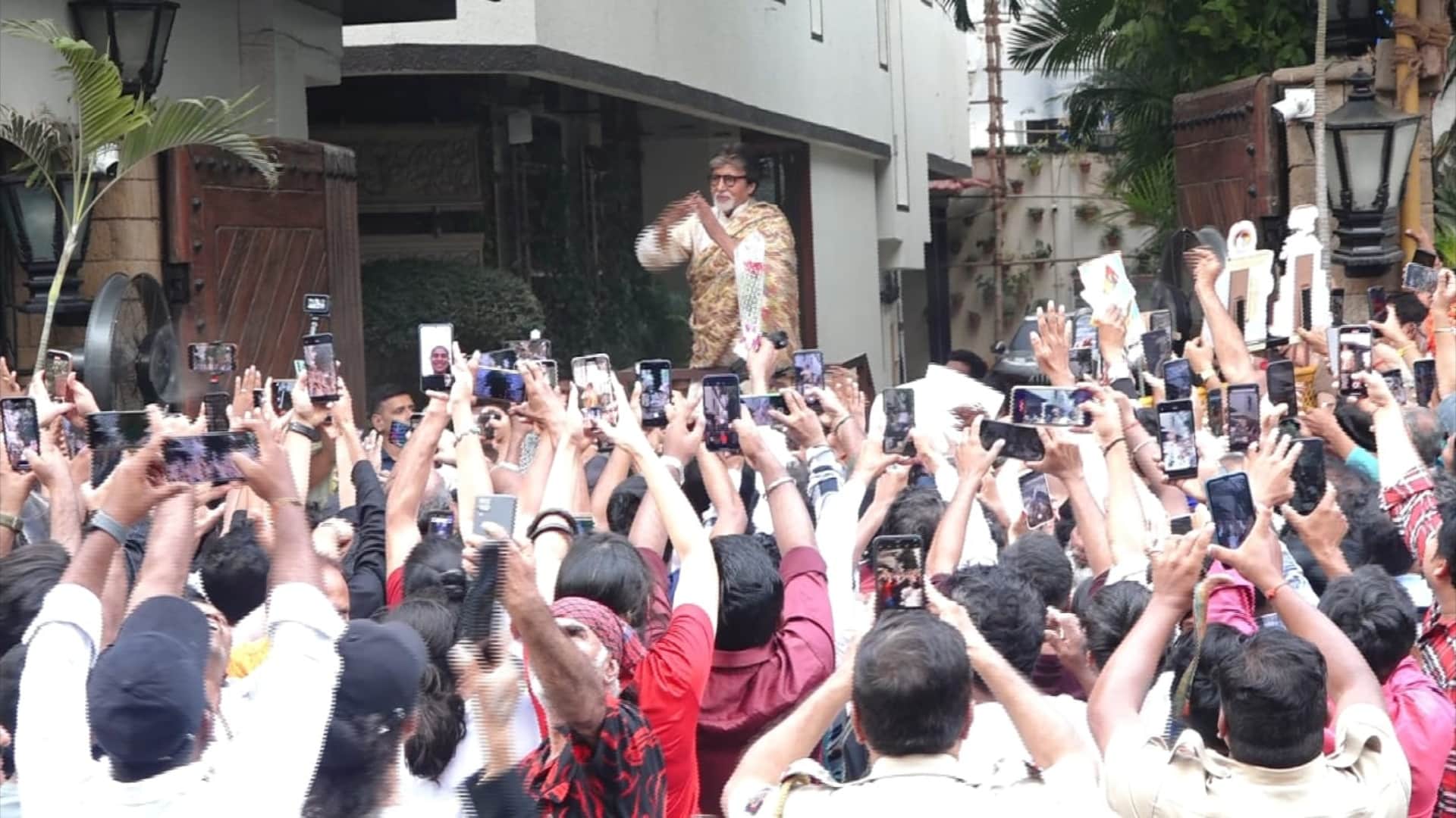 Amitabh Bachchan 82 birthday fans gathered outside jalsa at juhu to wish him birthday see pics