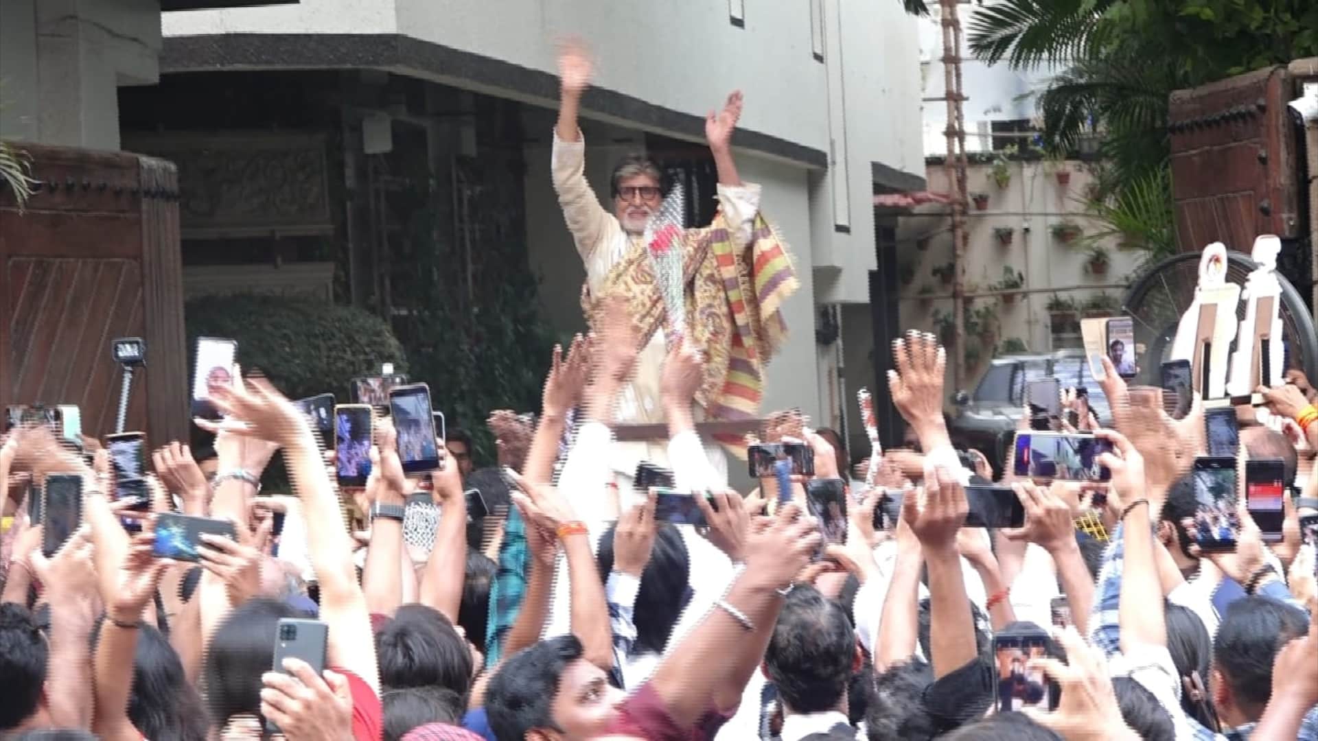Amitabh Bachchan 82 birthday fans gathered outside jalsa at juhu to wish him birthday see pics