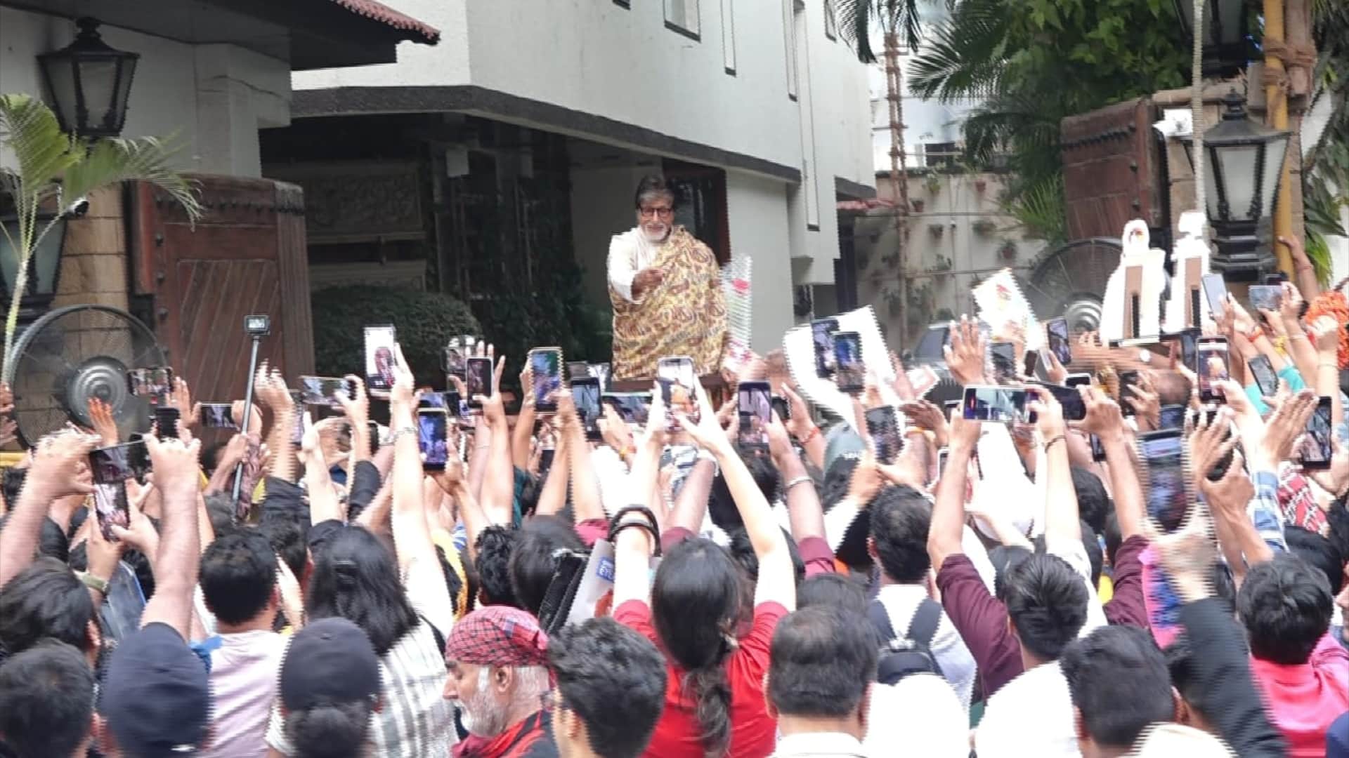 Amitabh Bachchan 82 birthday fans gathered outside jalsa at juhu to wish him birthday see pics