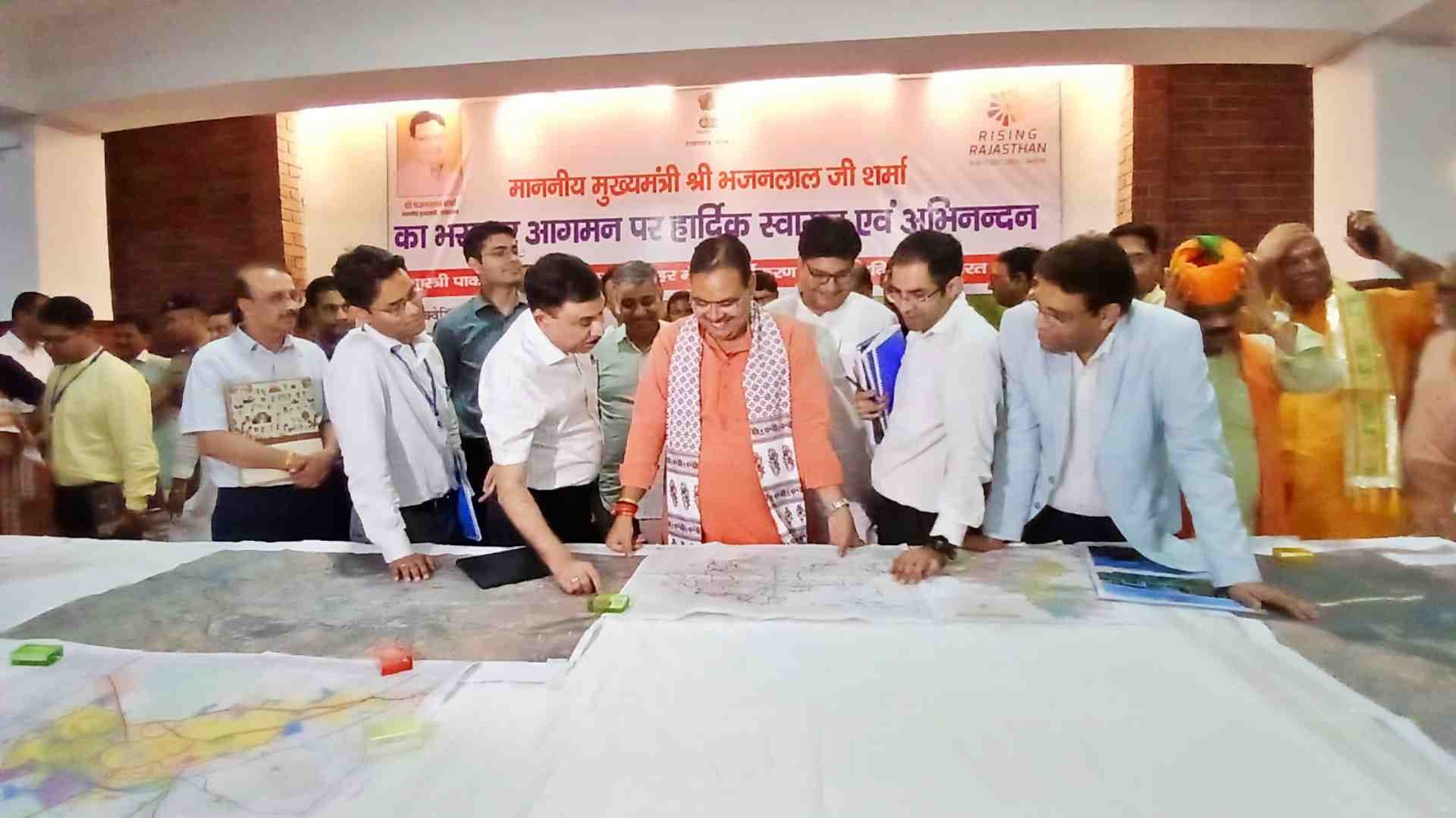 भरतपुर में विकास कार्यों का निरीक्षण करते मुख्यमंत्री भजनलाल शर्मा।
