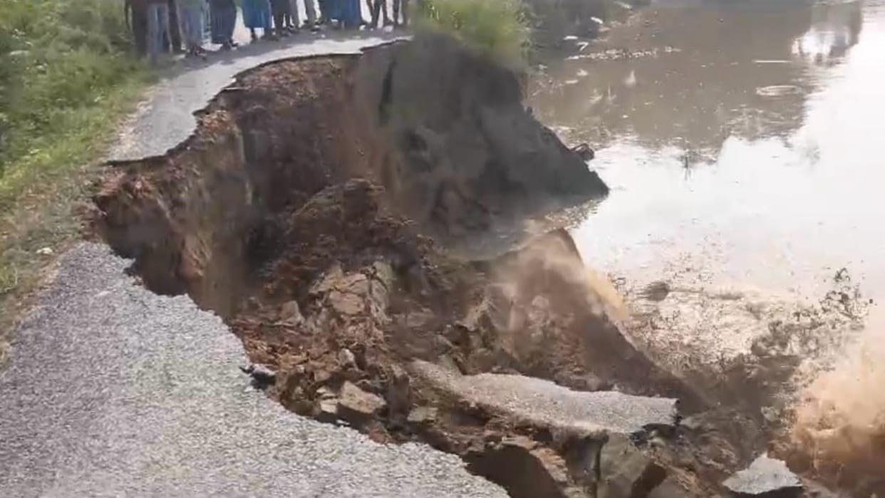 Bihar Flood: Erosion of Sikarhana river continues; 80% of road connecting 10 panchayats submerged in water