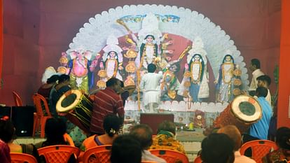 Navratri: Grand adornment of the Goddess, queue of devotees for darshan, echoing cheers