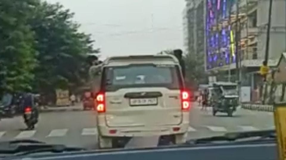 Two youths shot reel by hanging on the window of moving Scorpio in Noida