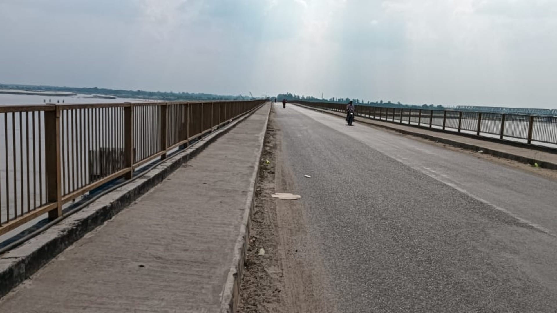 Chhapra: Operation has been going on on Jayprabha bridge for 18 years but it has not been formally inaugurated