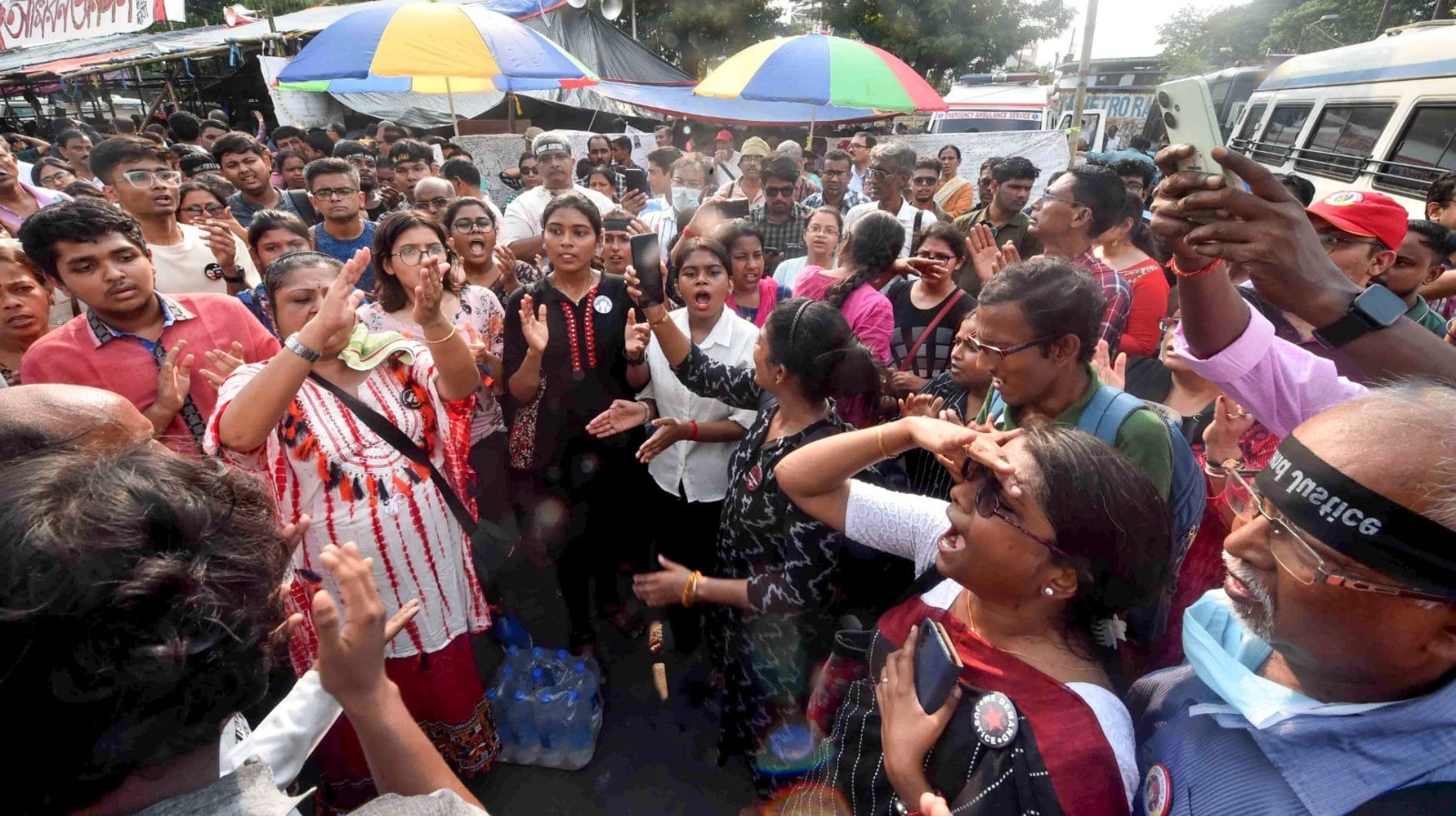 RG Kar horror: Junior doctors' fast unto death continue, one of them critical news updates