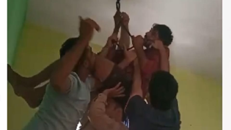 Meerut: Dangled in neck with rope and hanging, so police and relatives