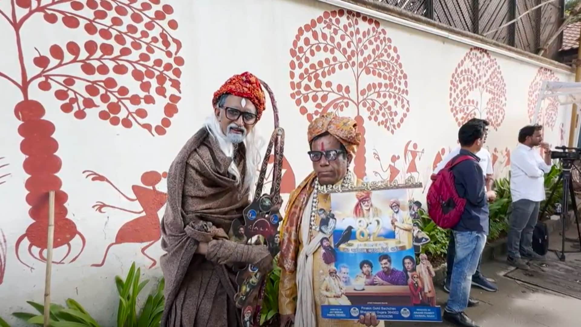 Amitabh Bachchan Birthday Fans Gathered Outside Jalsa To wish Big B See Photos here