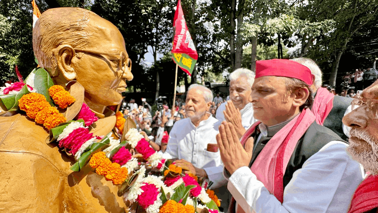 JPNIC Jai Prakash Narayan Centre  Dispute from UP to Bihar on JP jayanti Akhilesh seen dream in 2013