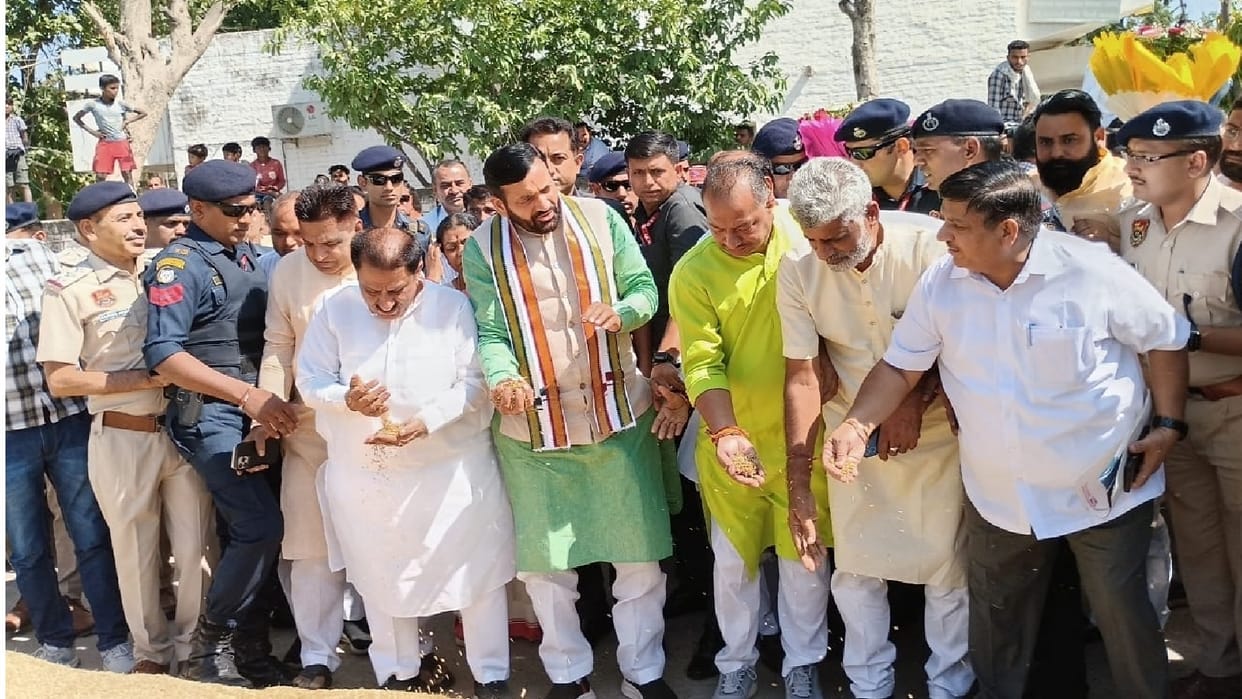 CM Naib Saini in action mode, After reaching Pipli grain market, he said- every grain of paddy will be purchas