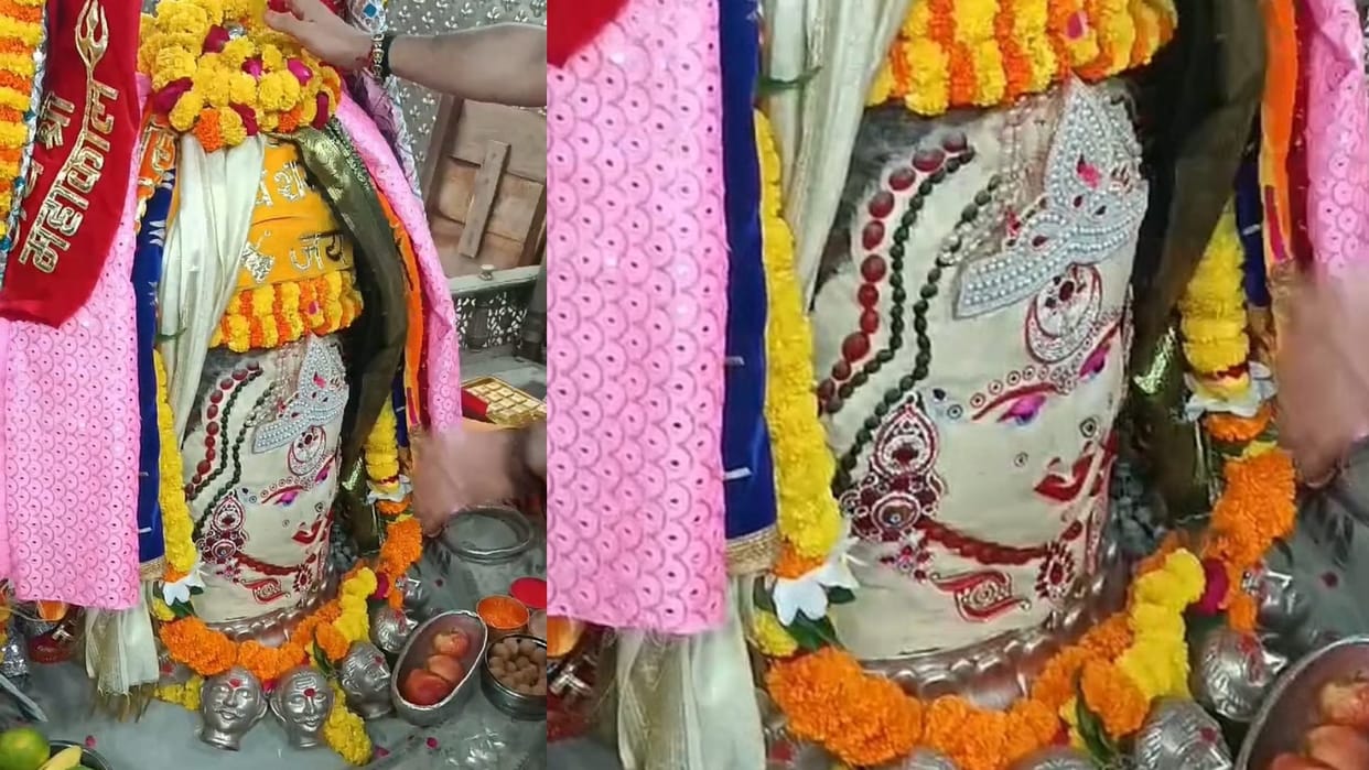 Baba Mahakal, dressed as a goddess wearing Mundamala, gave such darshan on Maha Ashtami of Navratri.