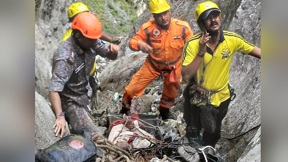 Rudraprayag female traveller died after falling into a ditch  on the Gaurikund-Kedarnath walking route