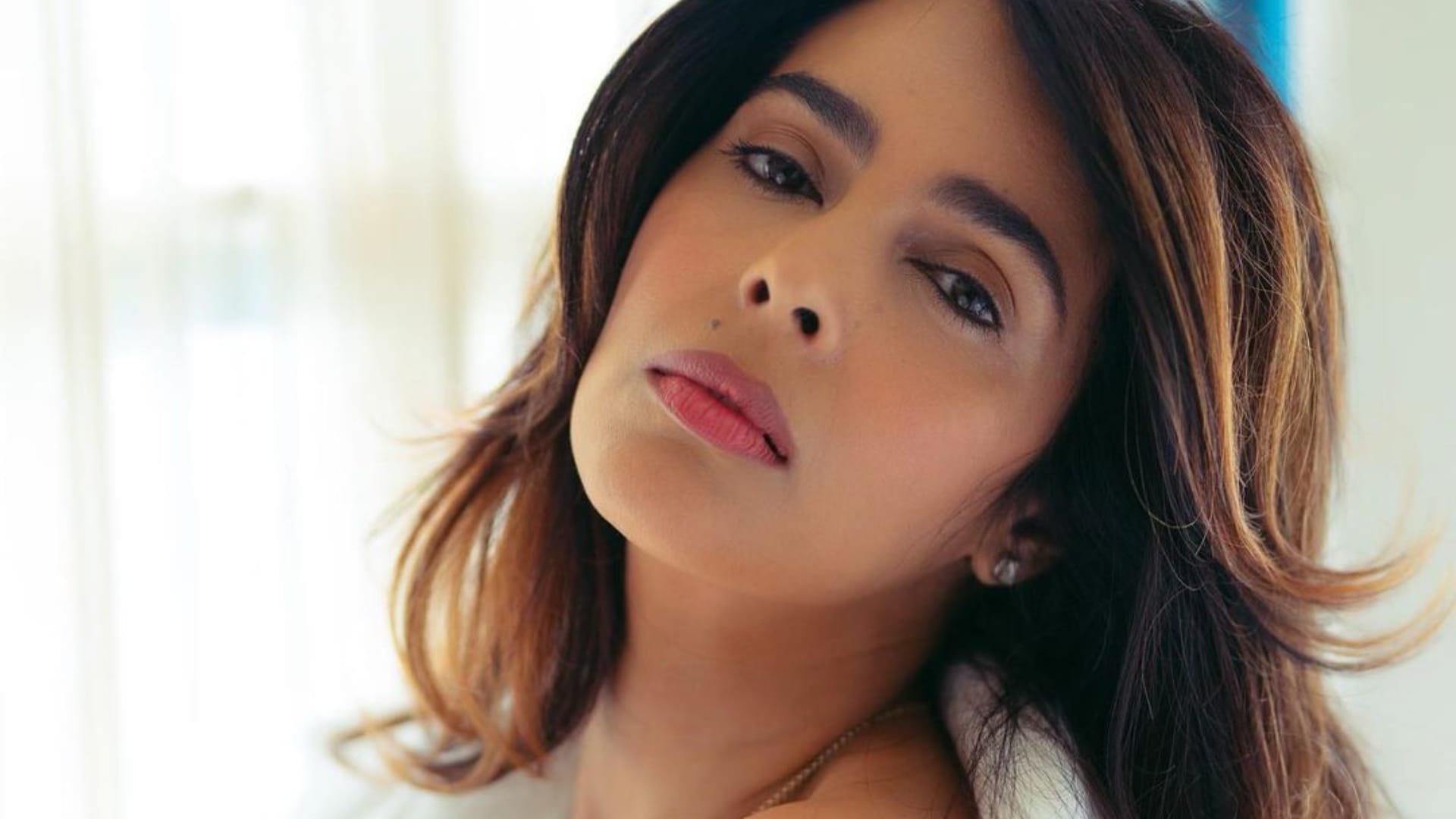 Mallika Sherawat feeling uncomfortable while shooting bold scenes with Emraan Hashmi in Murder as per report
