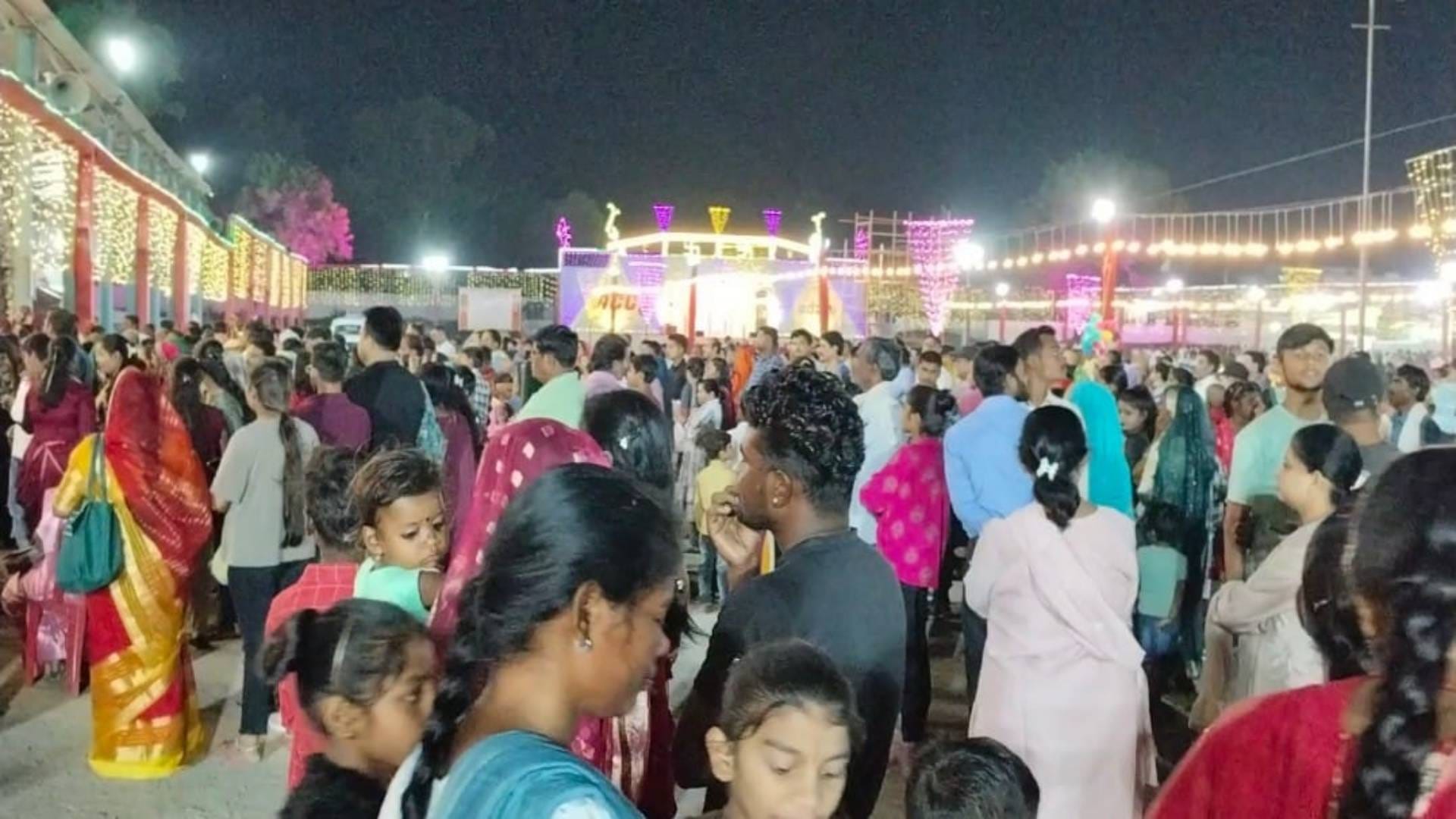 Katni Dussehra Preparations complete for MP famous Kamor Dussehra 102 feet tall Ravana