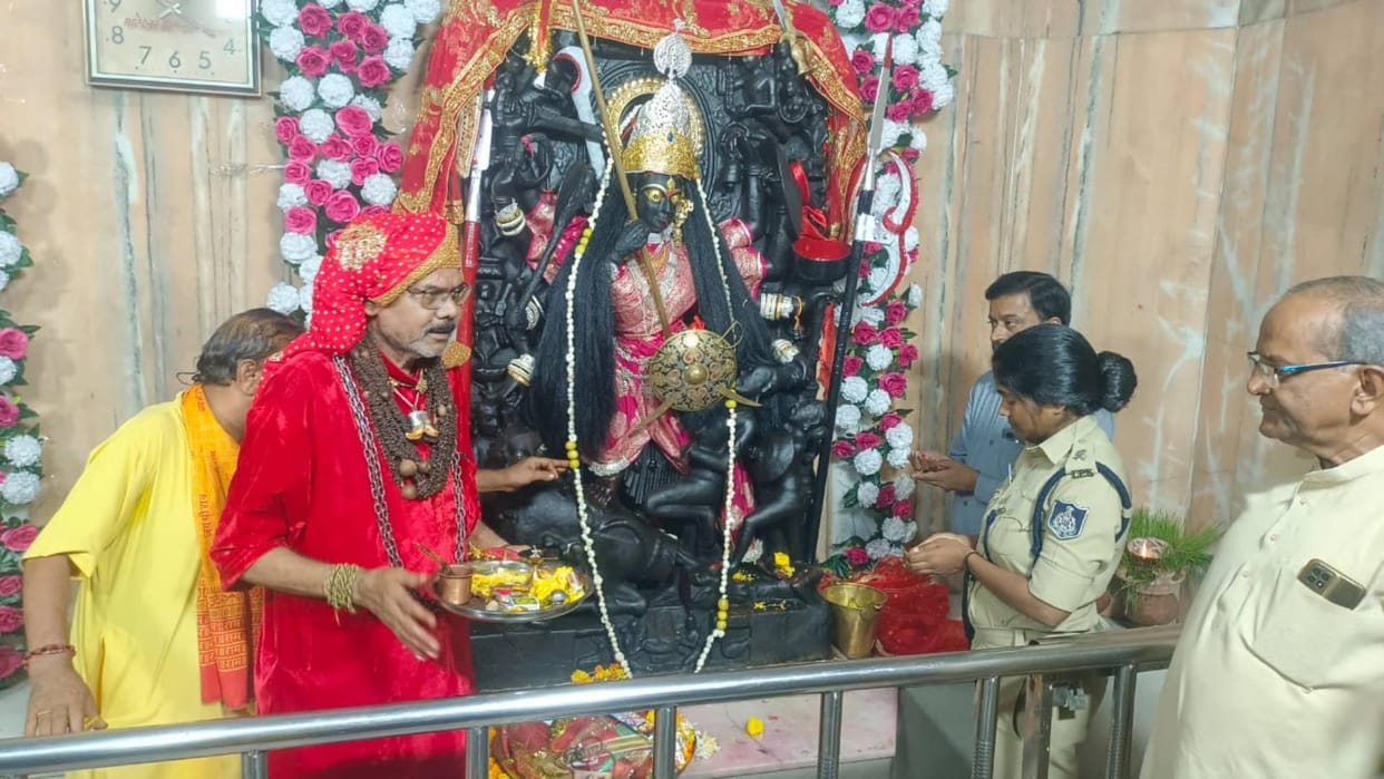 Sharadi Navratri Umaria Grand Jawara procession started from Mata Birasani Darbar devotees attended