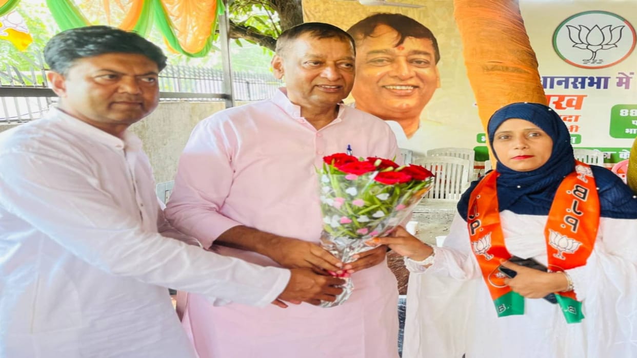 MP Politics Samajwadi Party leader Shama Tanveer joins BJP BJP trend continues among Muslims in Bhopal