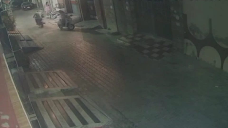 bike rider snatched a purse from woman at Ramganj Mandi in Moga