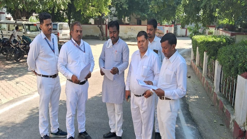Railway employees kept waiting MP left representative took memorandum
